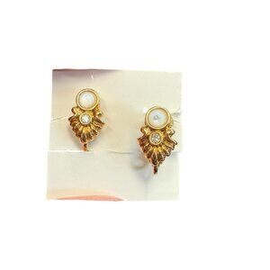 Vintage Avon  “delicate mother of pearl” Goldtone and Pearl Clip-On Earrings NIB